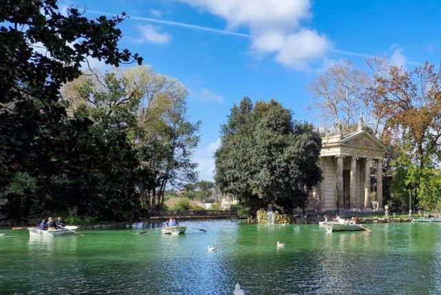 אגם בורגזה בפארק גני בורגזה credit to getyourguide.com