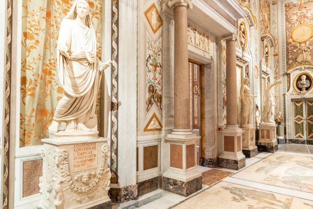 איך להגיע לגני בורגזה בתחבורה ציבורית – אוטובוסים, מטרו והליכה רגלית