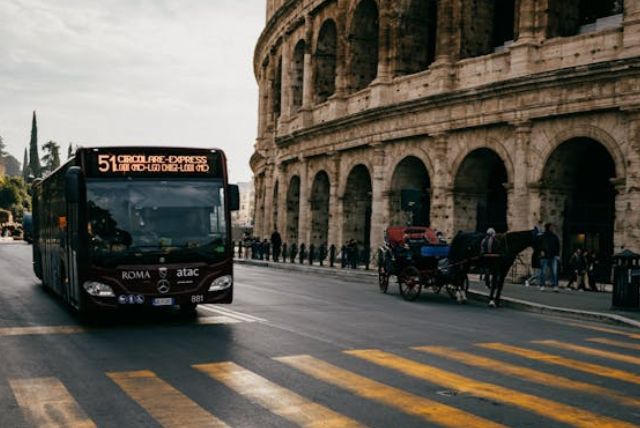 איך להגיע לגני בורגזה בתחבורה ציבורית – אוטובוסים, מטרו והליכה רגלית