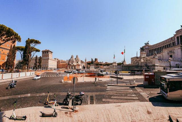 איך להגיע לגני בורגזה בתחבורה ציבורית – אוטובוסים, מטרו והליכה רגלית