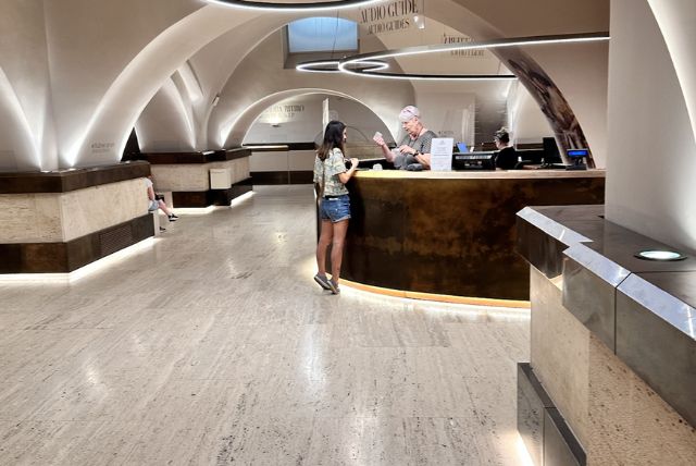 איך להימנע מהתורים בגלריה בורגזה - טיפים מעשיים דילוג תורים