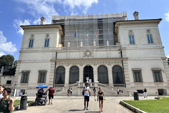 איך להימנע מהתורים בגלריה בורגזה - טיפים מעשיים דילוג תורים