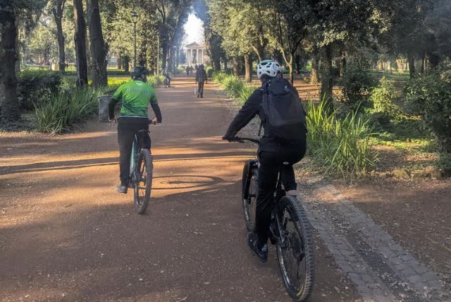 גני וילה בורגזה השכרת אופניים credit to getyourguide.com