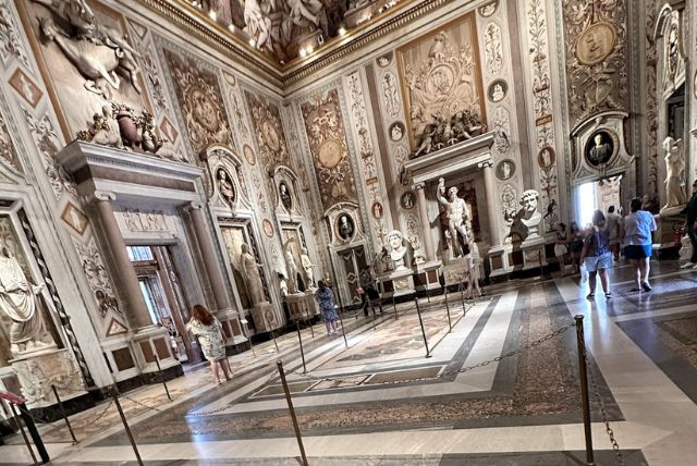 גלדיאטור בורגזה (Borghese Gladiator) - האם יש קשר לוילה בורגזה ברומא?