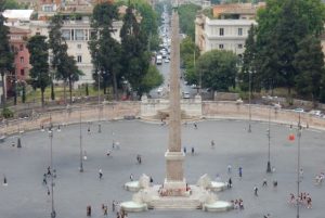 האם כדאי לשלב את גני בורגזה עם אתרי תיירות אחרים ביום אחד?