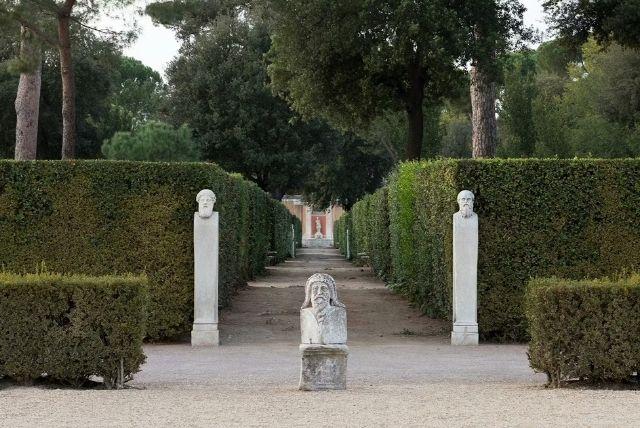 כרטיס משולב: וילה מדיצ'י סיור מודרך + גלריית בורגזה credit to tiqets.com