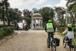 סיור אופניים חשמליות באיזור גני בורגזה credit to getyourguide.com