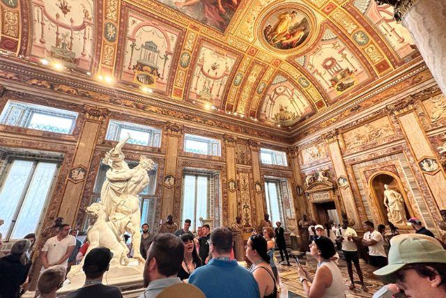 פסלי ברניני בקומת הקרקע - המסלול המלא בין היצירות האייקוניות