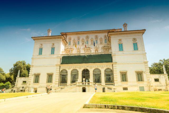 אוסף הנשק של בית בורגזה - כיצד שומרים על פריטים בני מאות שנים?