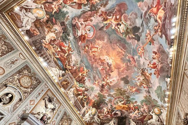 תקרות הבארוק בגלריה בורגזה - הצבע, האשליה והדרמה