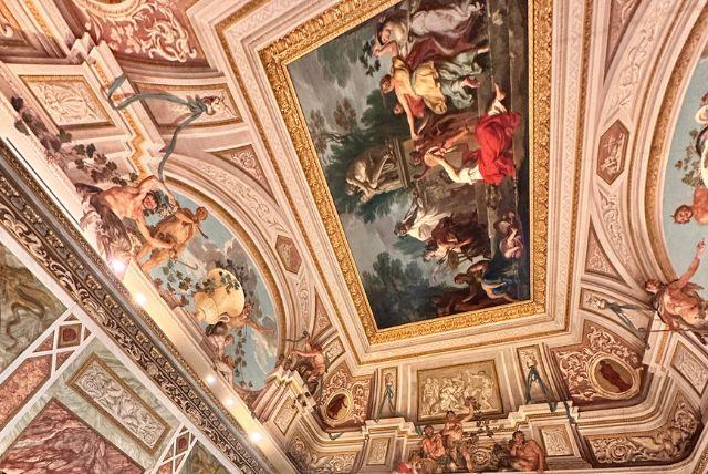 תקרות הבארוק בגלריה בורגזה - הצבע, האשליה והדרמה