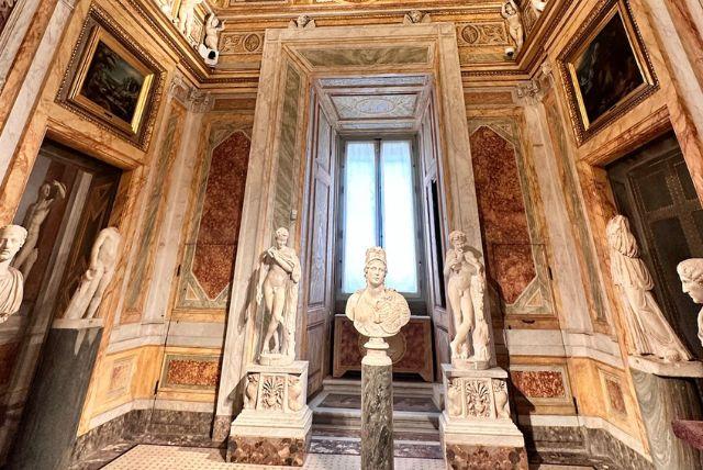 המסלול המומלץ בקומה הראשונה - איך לא לפספס אף יצירת מופת