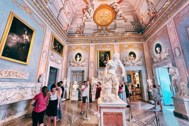 איך להתכונן לפני העלייה לקומות - טיפים להתמצאות מהירה במוזיאון