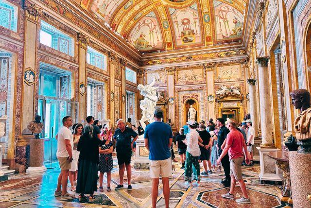 איך להתכונן לפני העלייה לקומות - טיפים להתמצאות מהירה במוזיאון