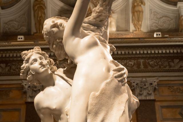 פסל “Apollo e Dafne” - אפולו ודפנה של ברניני