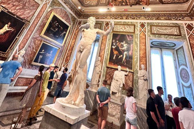 חדר סילניוס – יצירות מהעולם היווני והרומי הקדום (קומת קרקע)