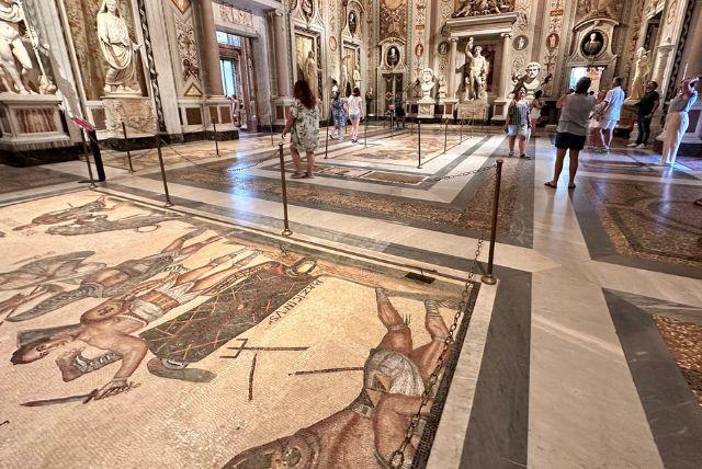 חדר גלדיאטור בורגזה – אחד הפסלים שהפכו לסמל של אספנות אירופאית (קומת קרקע)