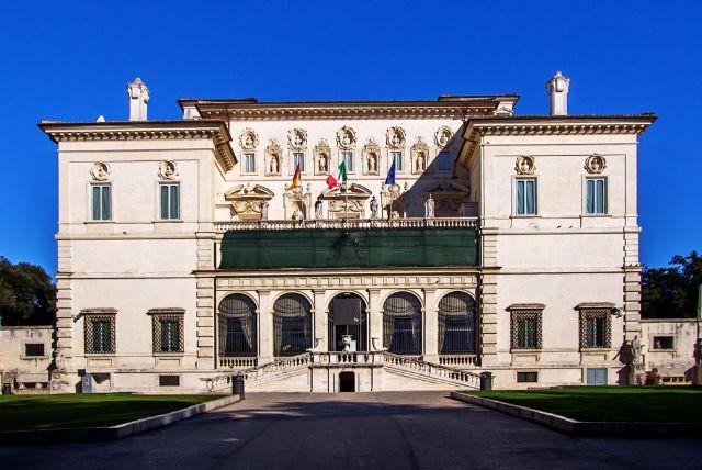 חדר מרקיז בורגזה – דיוקנאות והיסטוריה של המשפחה (קומת קרקע)