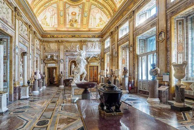 חדר הפסלים המיניאטוריים – פנינה נסתרת שהמטיילים מפספסים (קומת קרקע) credit to getyourguide.com