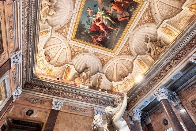 חדר הפילוסופים – פסלים רומיים של דמויות היסטוריות (קומת קרקע)