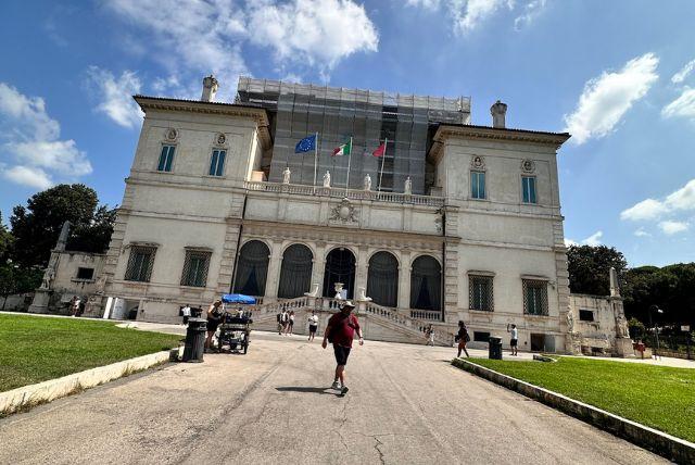 גלריה בורגזה מול הוותיקן - איפה התורים קשים יותר ולמה?