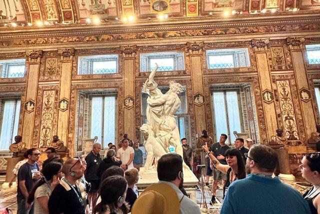 חדר רפאל – יצירות רנסנס נדירות מהמאסטר הגדול (קומה עליונה)